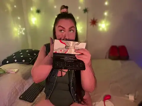 Snapshot of Im_sophiie chatting on 12-19-24, 05:40 Im sophiie online show from 12-19-24, 05:40