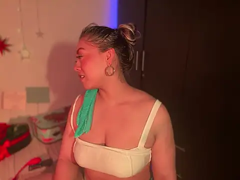 Snapshot of Im_sophiie chatting on 01-03-25, 08:54 Im sophiie online show from 01-03-25, 08:54