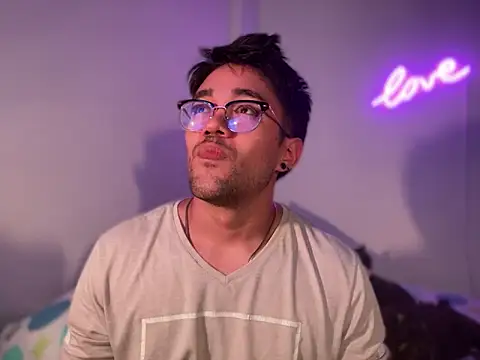 Snapshot of Im_sophiie chatting on 01-12-25, 06:17 Im sophiie online show from 01-12-25, 06:17