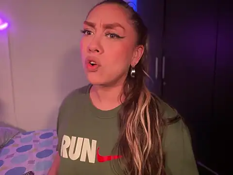 Snapshot of Im_sophiie chatting on 01-20-25, 06:21 Im sophiie online show from 01-20-25, 06:21