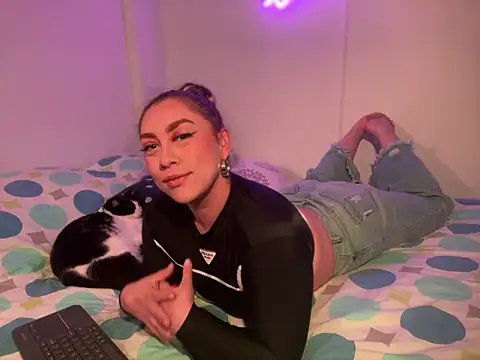 Snapshot of Im_sophiie chatting on 01-21-25, 05:49 Im sophiie online show from 01-21-25, 05:49