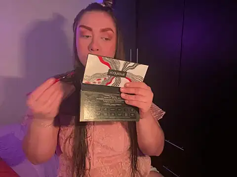 Snapshot of Im_sophiie chatting on 02-06-25, 05:57 Im sophiie online show from 02-06-25, 05:57