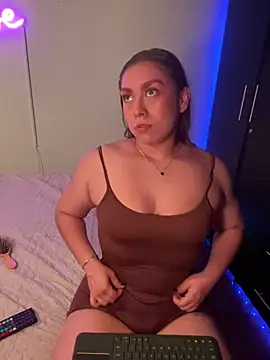 Snapshot of Im_sophiie chatting on 02-14-25, 09:13 Im sophiie online show from 02-14-25, 09:13