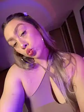 Snapshot of Im_sophiie chatting on 11-11-25, 06:02 Im sophiie online show from 11-11-25, 06:02