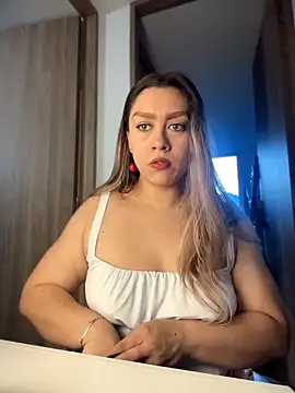 Snapshot of Im_sophiie chatting on 06-21-26, 11:18 Im sophiie online show from 06-21-26, 11:18