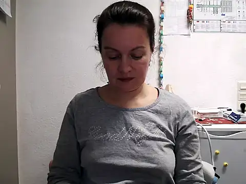 LoveNBloom online show from 01-31-25, 06:25