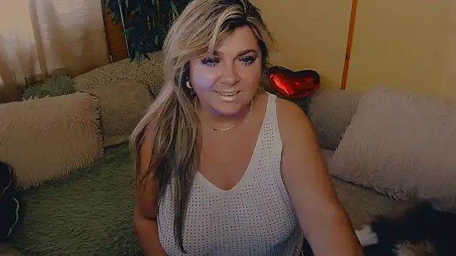Snapshot of Malena_Mi chatting on 04-17-26, 02:53 Malena Mi online show from 04-17-26, 02:53