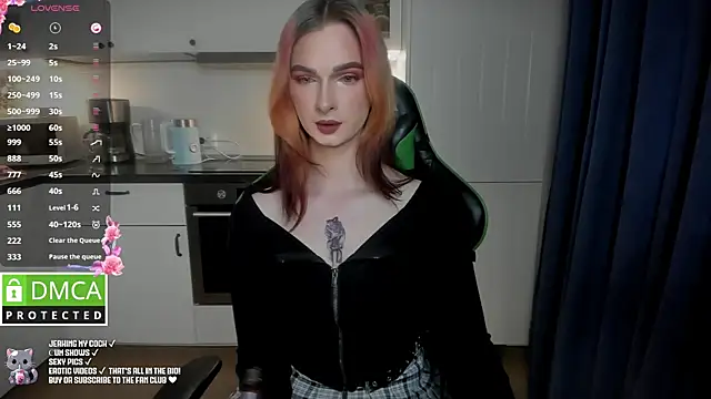 Snapshot of Lee_Loo chatting on 01-07-25, 01:14 Lee Loo online show from 01-07-25, 01:14