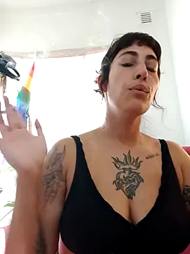 una elfa online show from 01-31-25, 01:02