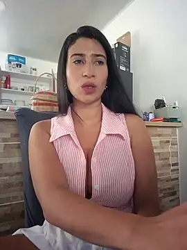 Snapshot of lady-rosse chatting on 09-28-25, 05:07 lady-rosse online show from 09-28-25, 05:07