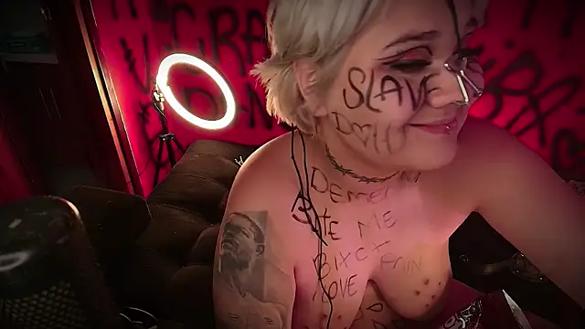 Snapshot of Laura_takint chatting on 02-10-25, 10:09 Laura takint online show from 02-10-25, 10:09