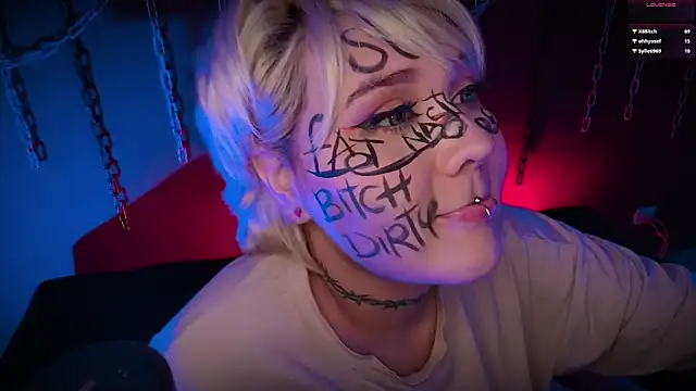 Snapshot of Laura_takint chatting on 03-10-25, 07:07 Laura takint online show from 03-10-25, 07:07