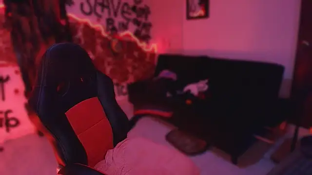 Snapshot of Laura_takint chatting on 11-11-25, 09:04 Laura takint online show from 11-11-25, 09:04