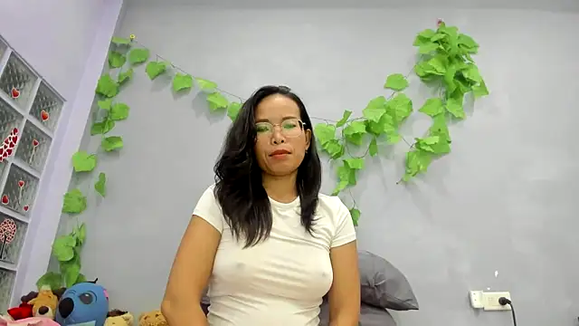 Snapshot of loveley_jenny chatting on 06-09-26, 04:13 loveley jenny online show from 06-09-26, 04:13