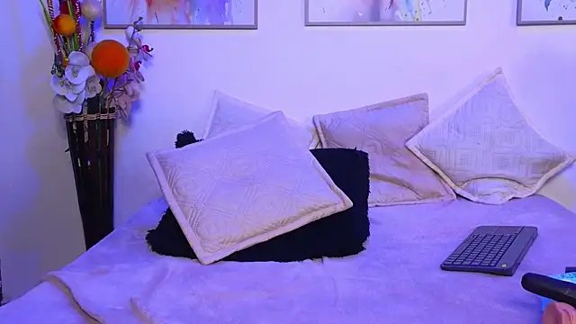 Marianaa Lopezz online show from 01-04-25, 10:55