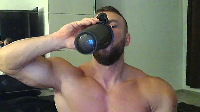 Snapshot of muscularkevin chatting on 09-18-25, 03:30 muscularkevin online show from 09-18-25, 03:30