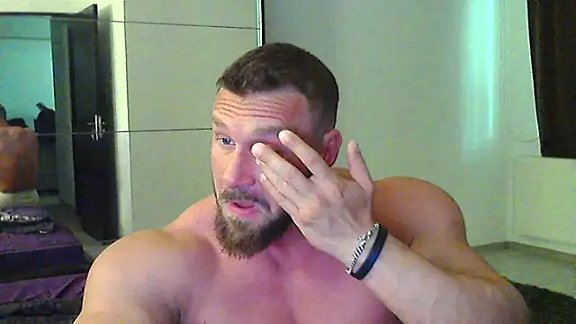 Snapshot of muscularkevin chatting on 05-01-26, 12:21 muscularkevin online show from 05-01-26, 12:21