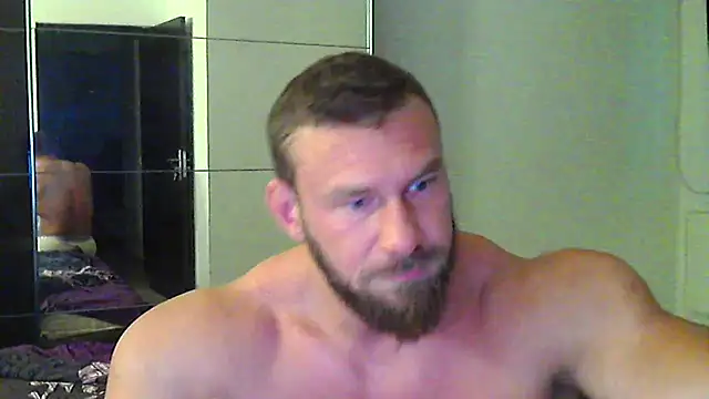 Snapshot of muscularkevin chatting on 05-16-26, 03:25 muscularkevin online show from 05-16-26, 03:25