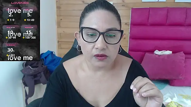 Snapshot of Katha_Marck chatting on 03-22-25, 02:58 Katha Marck online show from 03-22-25, 02:58