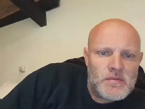 Snapshot of davigochi77bcn chatting on 03-21-25, 08:29 davigochi77bcn online show from 03-21-25, 08:29