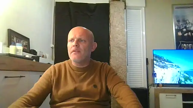 Snapshot of davigochi77bcn chatting on 11-10-25, 07:02 davigochi77bcn online show from 11-10-25, 07:02