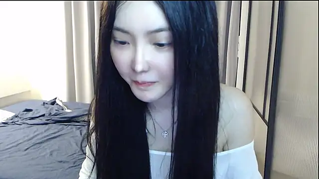 Snapshot of TBgril chatting on 06-27-26, 12:44 TBgril online show from 06-27-26, 12:44