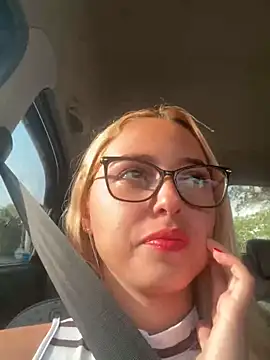 Snapshot of Irisweet_ chatting on 12-11-24, 08:28 Irisweet online show from 12-11-24, 08:28