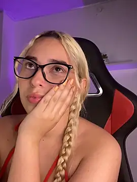 Snapshot of Irisweet_ chatting on 01-31-25, 11:35 Irisweet online show from 01-31-25, 11:35