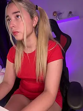 Snapshot of Irisweet_ chatting on 02-05-25, 10:12 Irisweet online show from 02-05-25, 10:12