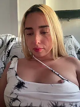 Snapshot of Irisweet_ chatting on 02-17-25, 10:25 Irisweet online show from 02-17-25, 10:25