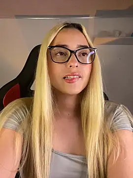 Snapshot of Irisweet_ chatting on 02-22-25, 09:26 Irisweet online show from 02-22-25, 09:26