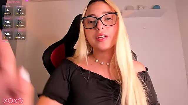 Snapshot of Irisweet_ chatting on 03-18-25, 11:42 Irisweet online show from 03-18-25, 11:42