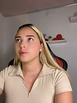 Snapshot of Irisweet_ chatting on 03-22-25, 10:15 Irisweet online show from 03-22-25, 10:15