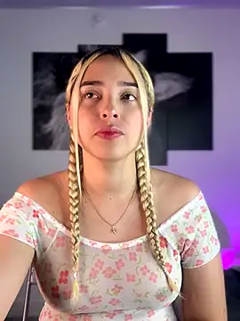 Snapshot of Irisweet_ chatting on 09-14-25, 02:27 Irisweet online show from 09-14-25, 02:27