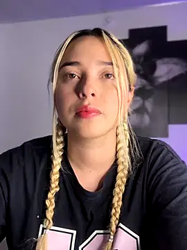 Snapshot of Irisweet_ chatting on 09-15-25, 10:10 Irisweet online show from 09-15-25, 10:10