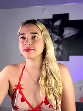 Snapshot of Irisweet_ chatting on 09-21-25, 03:46 Irisweet online show from 09-21-25, 03:46