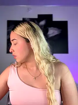 Snapshot of Irisweet_ chatting on 09-25-25, 06:11 Irisweet online show from 09-25-25, 06:11