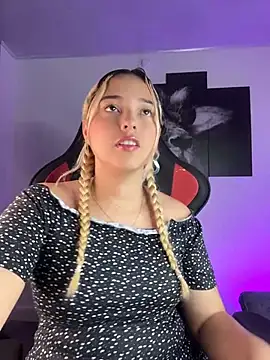 Snapshot of Irisweet_ chatting on 10-20-25, 10:43 Irisweet online show from 10-20-25, 10:43