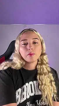 Snapshot of Irisweet_ chatting on 11-05-25, 10:10 Irisweet online show from 11-05-25, 10:10