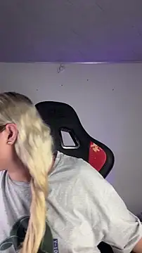 Snapshot of Irisweet_ chatting on 11-08-25, 03:56 Irisweet online show from 11-08-25, 03:56