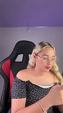 Snapshot of Irisweet_ chatting on 11-11-25, 10:54 Irisweet online show from 11-11-25, 10:54