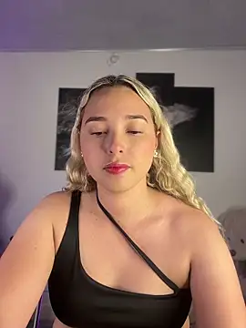 Snapshot of Irisweet_ chatting on 11-21-25, 10:52 Irisweet online show from 11-21-25, 10:52