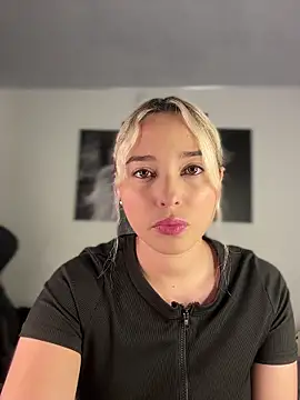 Snapshot of Irisweet_ chatting on 12-02-25, 10:49 Irisweet online show from 12-02-25, 10:49