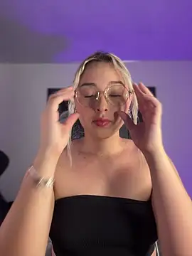 Snapshot of Irisweet_ chatting on 12-03-25, 10:08 Irisweet online show from 12-03-25, 10:08