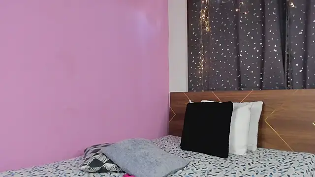 Snapshot of SaraVergara chatting on 03-09-25, 02:21 SaraVergara online show from 03-09-25, 02:21