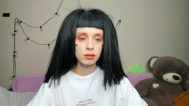 Snapshot of FlowerOfSin2001 chatting on 09-14-25, 05:56 FlowerOfSin2001 online show from 09-14-25, 05:56