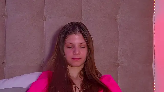 Snapshot of AudreyBarlow chatting on 03-01-25, 03:38 AudreyBarlow online show from 03-01-25, 03:38