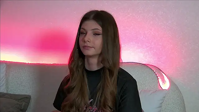 Snapshot of AudreyBarlow chatting on 03-18-25, 03:42 AudreyBarlow online show from 03-18-25, 03:42