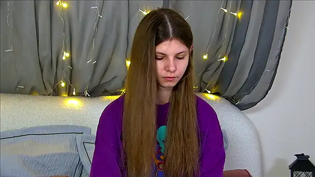 Snapshot of AudreyBarlow chatting on 10-28-25, 06:28 AudreyBarlow online show from 10-28-25, 06:28