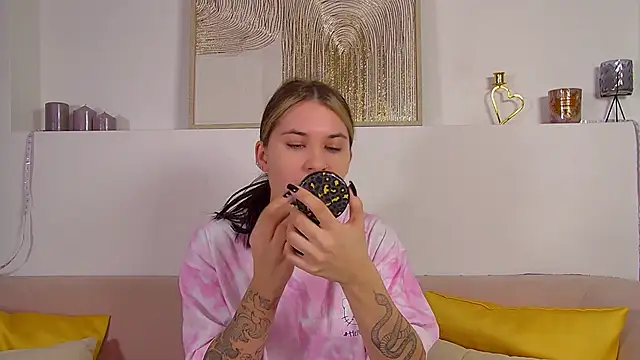 Snapshot of RachelSimpson chatting on 03-05-25, 06:12 RachelSimpson online show from 03-05-25, 06:12